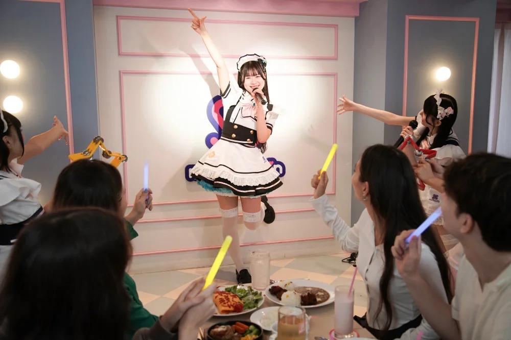 ライブで揺れるペンライト